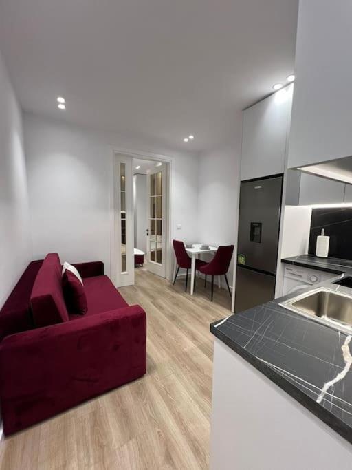 Spacious Apartment Ish-Blloku Area Тирана Екстер'єр фото
